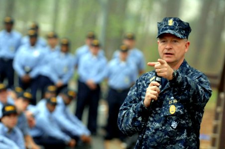 US Navy 090402-N-9818V-070 Master Chief Petty Officer of the Navy (MCPON) Rick West takes questions from students attending Naval Technical Training Center at Naval Air Station Meridian