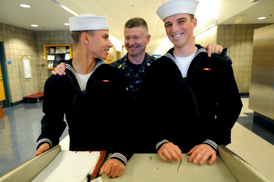US Navy 090330-N-9818V-268 Master Chief Petty Officer of the Navy (MCPON) Rick West stops to speak with Sailors on watch during his tour of the Naval Air Technical Training Center