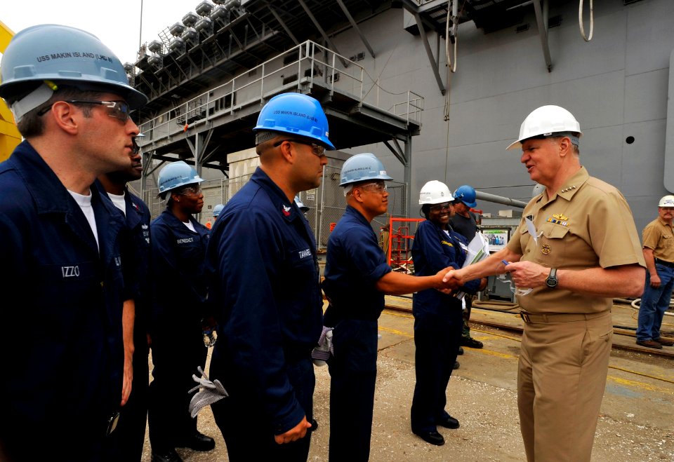 US Navy 090331-N-8273J-284 Chief of Naval Operations (CNO) Adm. Gary Roughead speaks with Sailors while visiting the amphibious assault ship USS Makin Island (LHD 8)