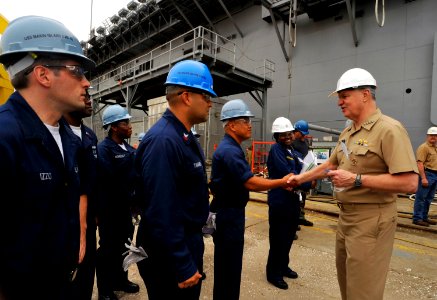 US Navy 090331-N-8273J-284 Chief of Naval Operations (CNO) Adm. Gary Roughead speaks with Sailors while visiting the amphibious assault ship USS Makin Island (LHD 8)