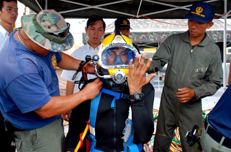 US Navy 090402-N-7095C-001 Senior Chief Navy Diver Cesar J. Torres, assigned to Mobile Diving and Salvage Unit (MDSU) 1, conducts pre-dive equipment checks before a joint U.S. and Cambodian dive