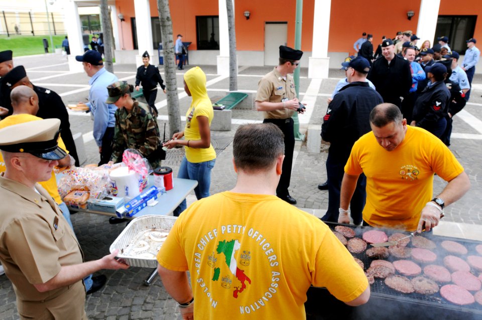 US Navy 090401-N-7526R-017 Members of the Chief Petty Officer Association prepare hotdogs and hamburgers for personnel at Naval Support Activity (NSA) Naples, Italy, to celebrate the 116th birthday of the U.S. Navy chief petty