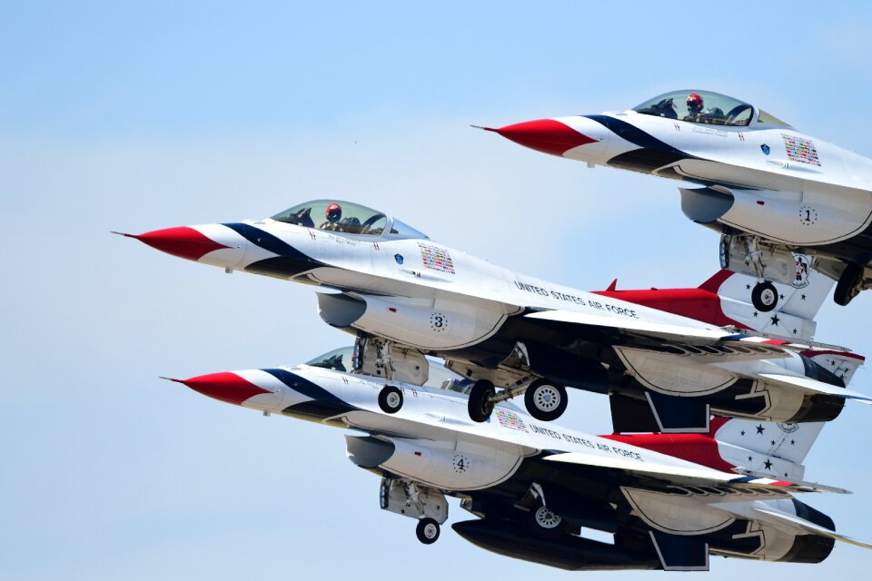 Fighting falcon demonstration aerial show