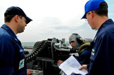 US Navy 090408-N-7478G-081 A member of Afloat Training Group West Pacific (ATGWP) and a member of the Combat System Training Team of the amphibious command ship USS Blue Ridge (LCC 19) observe how Gunner's Mate 3rd Class James