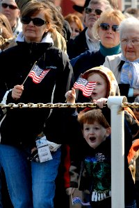 US Navy 090409-N-8907D-053 Family members welcome home Sailors from the guided-missile destroyer USS Mahan (DDG 72)