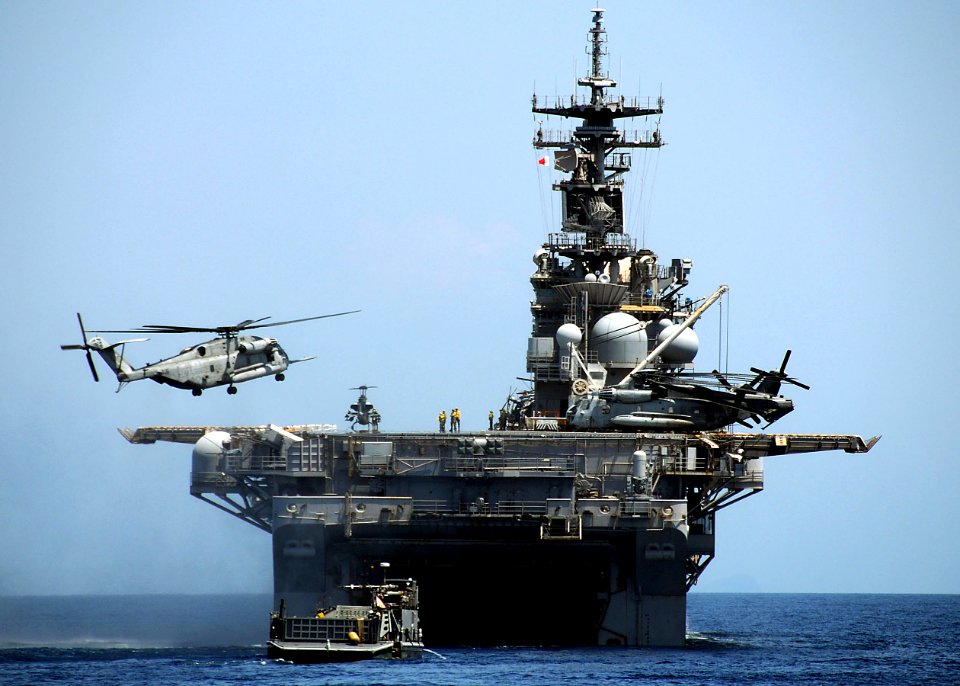 US Navy 090413-N-0120A-251 A CH-53E Sea Stallion helicopter assigned to the Air Combat Element of the 31st Marine Expeditionary Unit lands aboard the amphibious assault ship USS Essex (LHD 2)
