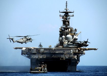 US Navy 090413-N-0120A-251 A CH-53E Sea Stallion helicopter assigned to the Air Combat Element of the 31st Marine Expeditionary Unit lands aboard the amphibious assault ship USS Essex (LHD 2)