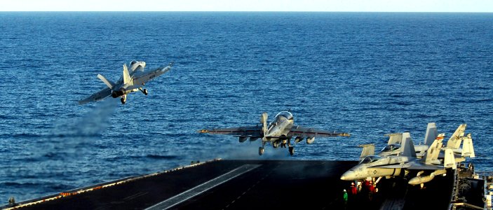 US Navy 090408-N-6538W-053 An F-A-18E Super Hornet from the