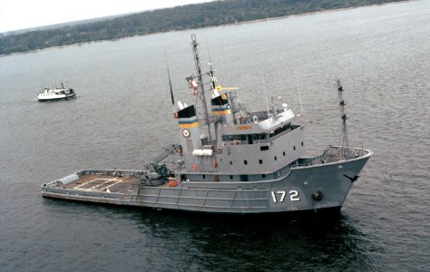 USNS Apache (T-ATF 271) starboard view