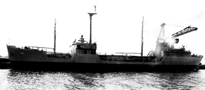 USNS Peconic (T-AOG-68) moored at the New York Naval Shipyard (USA), on 3 April 1950 (7574768, 7574769) photo