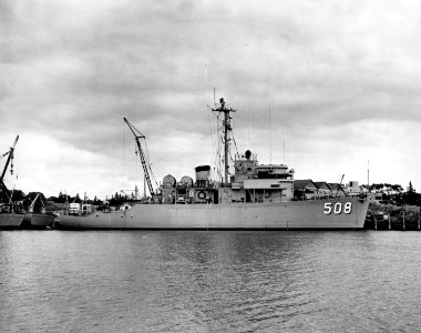 USS Acme (MSO-508) at Boothbay Harbor, Maine (USA), at 25 September 1956 (L45-01.02)