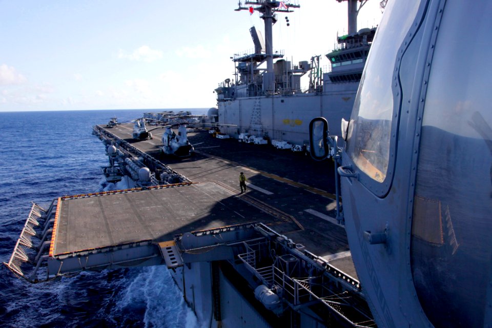 US Navy 090416-N-9150R-918 An MH-60S Sea Hawk helicopter from the