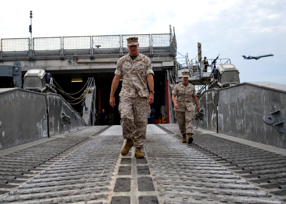 USNS Spearhead departs for Southern Partnership Station 2014 140522-N-XQ474-092