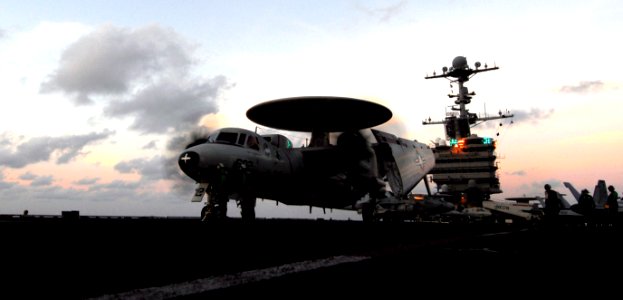 US Navy 090419-N-6538W-262 An E-2C Hawkeye from the