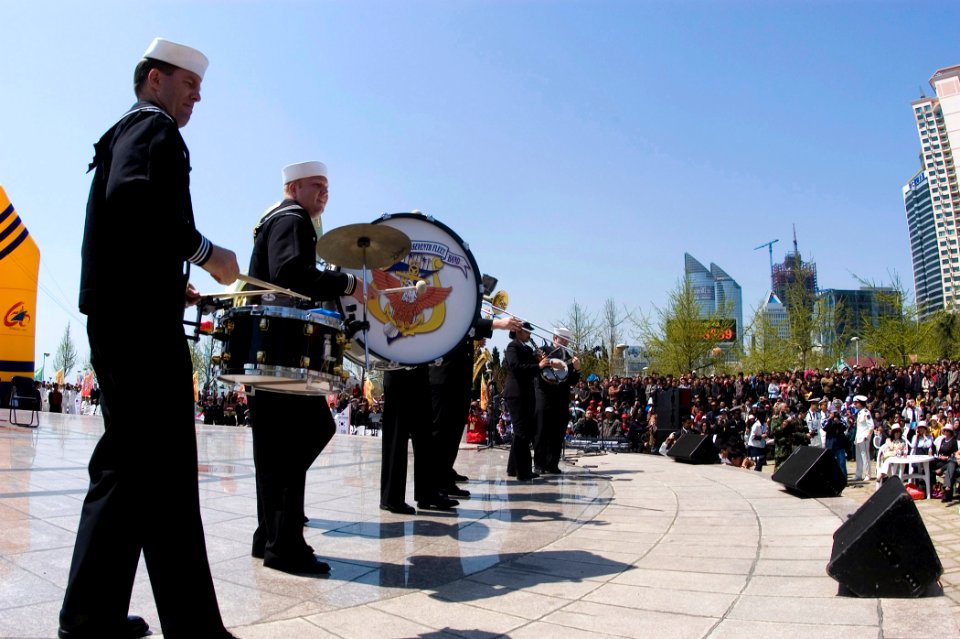 US Navy 090421-N-1251W-032 The U.S. 7th Fleet Dixieland Band plays to Chinese citizens during a joint concert