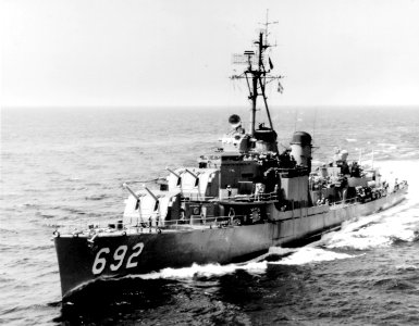 USS Allen M. Sumner (DD-692) underway in the Mediterranean Sea on 8 May 1953 (NH 107182)