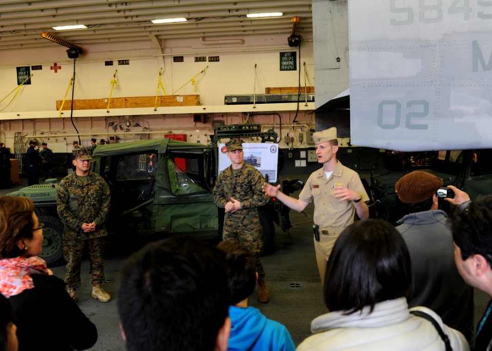 USS America tour 140824-N-CC789-299