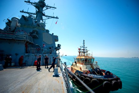 USS ARLEIGH BURKE (DDG 51) 140329-N-WD757-051 (13665363573)