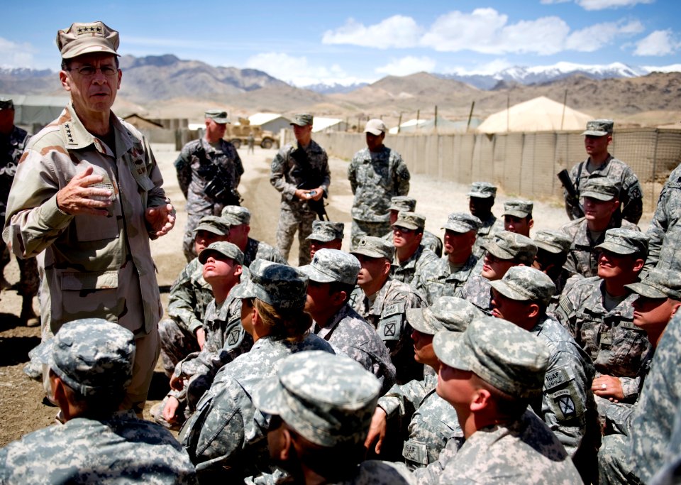 US Navy 090422-N-0696M-171 Chairman of the Joint Chiefs of Staff Adm. Mike Mullen speaks with soldiers assigned to Forward Operating Base Airborne, Afghanistan