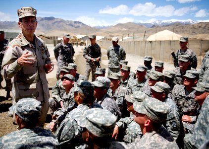 US Navy 090422-N-0696M-171 Chairman of the Joint Chiefs of Staff Adm. Mike Mullen speaks with soldiers assigned to Forward Operating Base Airborne, Afghanistan photo