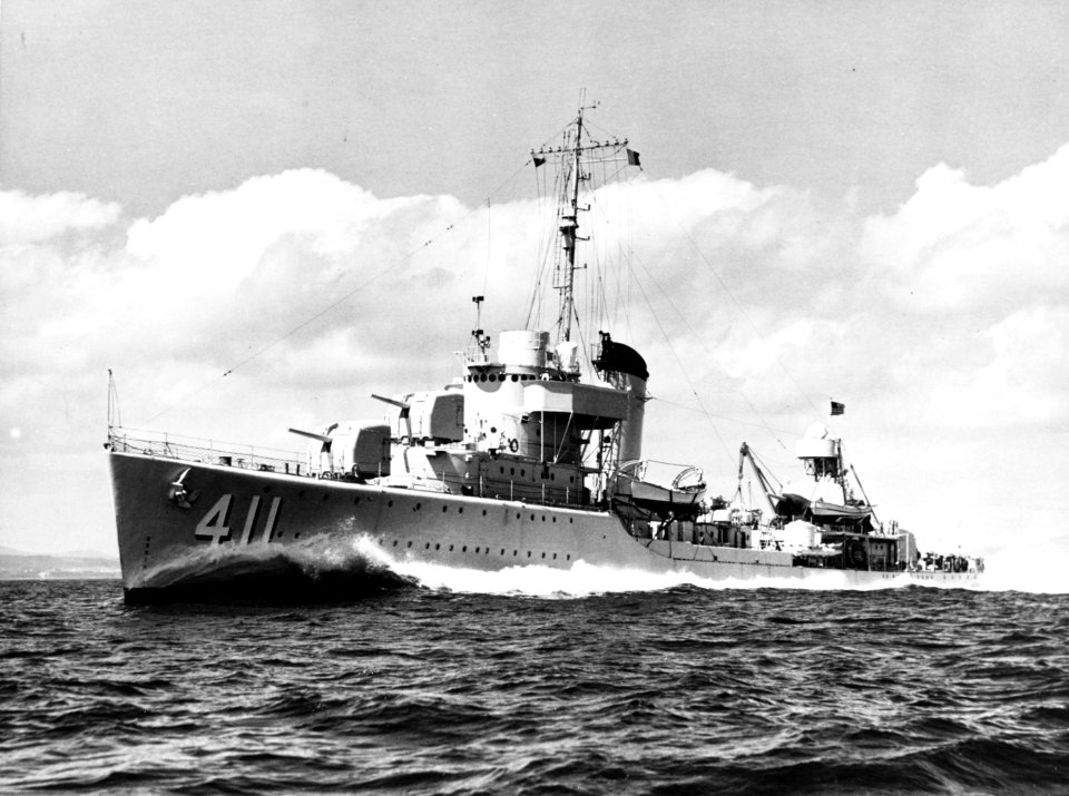 USS Anderson (DD-411) steaming at high speed during trials, in 1939 (NH 96119)