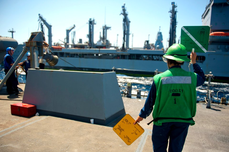 USS ARLEIGH BURKE (DDG 51) 140324-N-WD757-227 (13425165804)