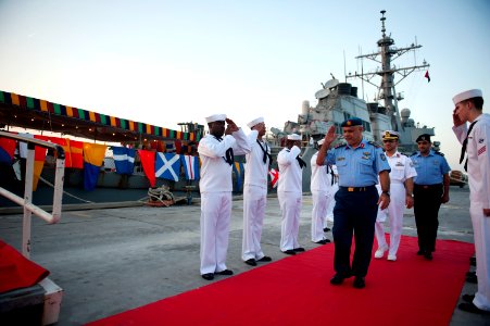 USS Arleigh Burke (DDG 51) 140427-N-WD757-159 (14163930051)
