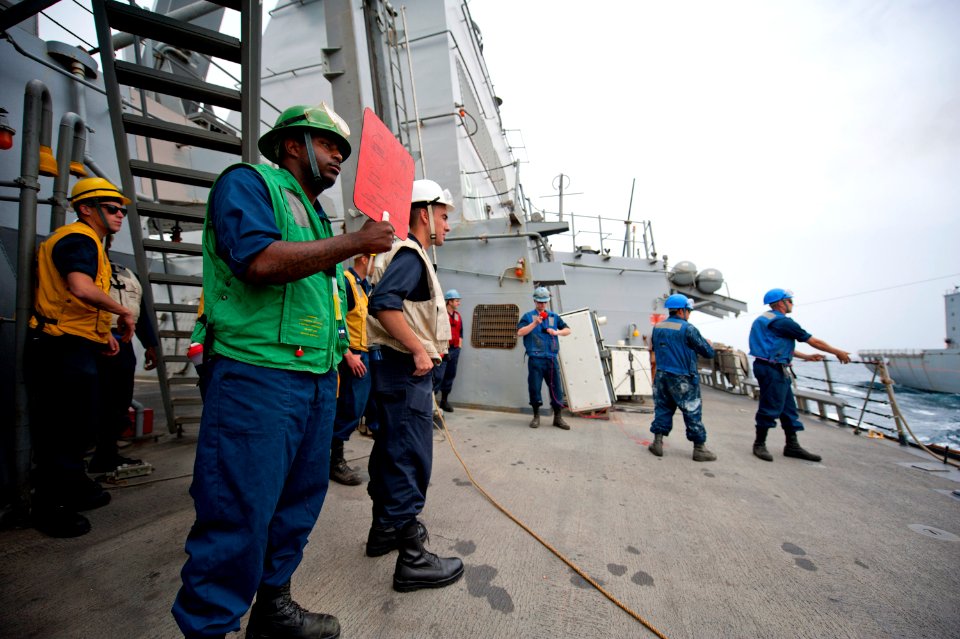USS ARLEIGH BURKE (DDG 51) 140404-N-WD757-163 (13659609015)