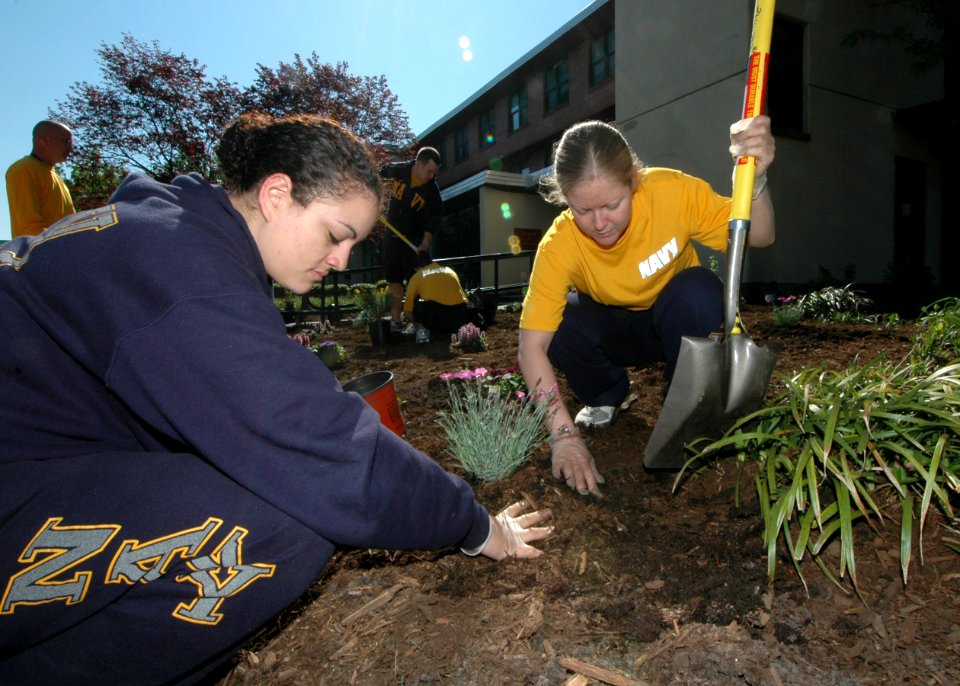 US Navy 090424-N-2456S-015 Aviation Machinist Mate Airman Apprentice Nicole Duquet, left, and Boatswain's Mate Seaman Kimberly Usrey, both assigned to Transient Personnel Unit Norfolk, plant flowers