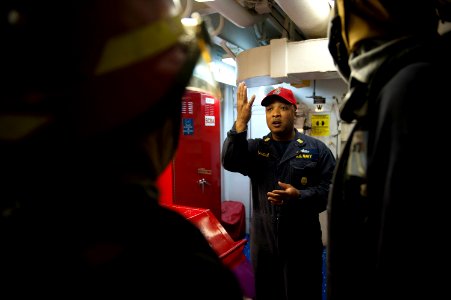 USS Arleigh Burke (DDG 51) 140418-N-WD757-196 (13943104991)