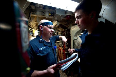 USS ARLEIGH BURKE (DDG 51) 140422-N-WD757-048 (13993720684)