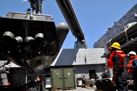 USS Arlington operations 150509-N-GG458-095
