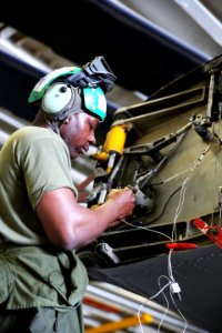 USS BATAAN (LHD 5) 140325-M-VU249-003 (13442188835)