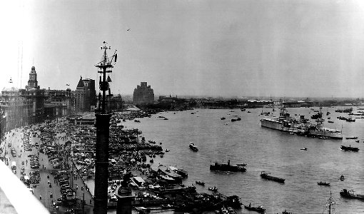 USS Augusta (CA-31) moored at Shanghai, China, in 1939 (NH 81985) photo