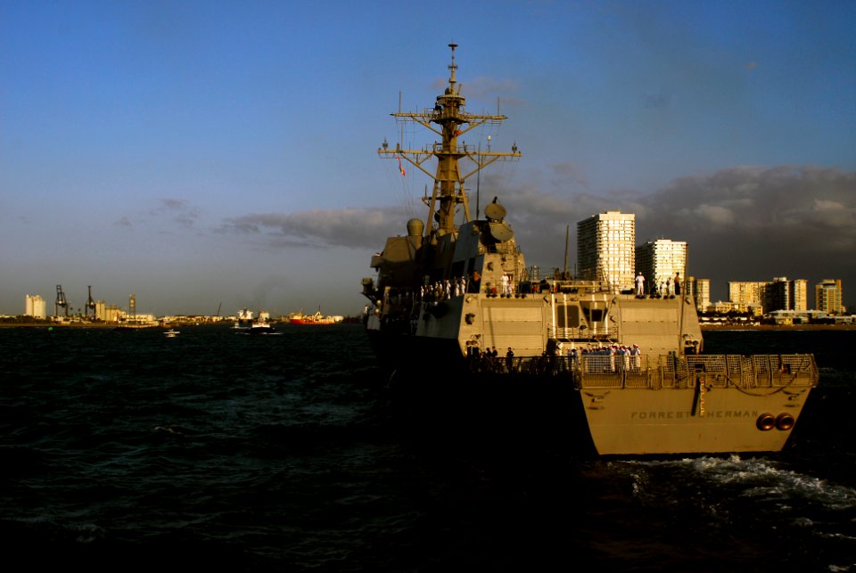 US Navy 090427-N-8907D-165 The guided-missile destroyer USS Forrest Sherman (DDG 98) approaches the harbor during the kickoff of Fleet Week 2009 Port Everglades