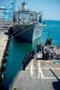 USS ARLEIGH BURKE (DDG 51) 140516-N-WD757-049 (14228762364)