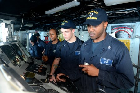 USS BATAAN (LHD 5) 140502-N-MW280-039 (14108467842)