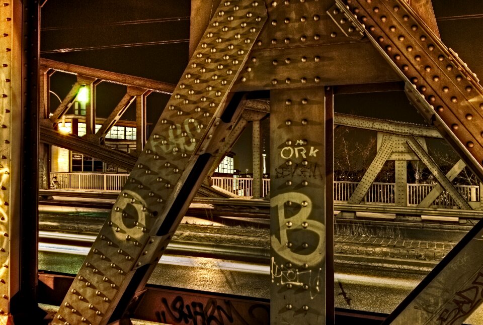 Travel level building