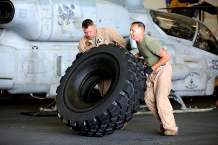 USS Bataan (LHD 5) 140914-M-WJ569-013 (15068146007)