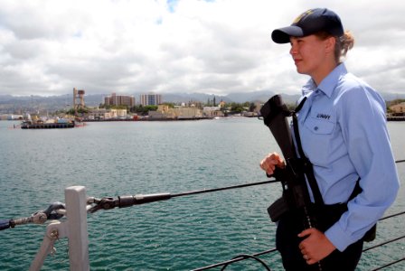 US Navy 090430-N-3666S-018 Quartermaster Seaman Sammy Sitich stands the topside rover watch aboard the Arleigh Burke-class guided-missile cruiser USS O'Kane (DDG 77)