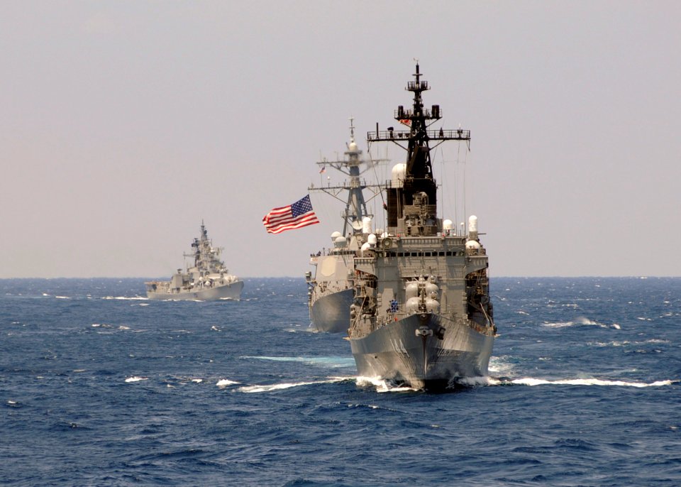 US Navy 090430-N-7478G-200 JDS Kurama (DDH 144) leads the guided-missile destroyer USS Fitzgerald (DDG 62), flying their battle flag, and the Indian Navy guided-missile destroyer INS Ranvir (DDG 54) are underway in formation du