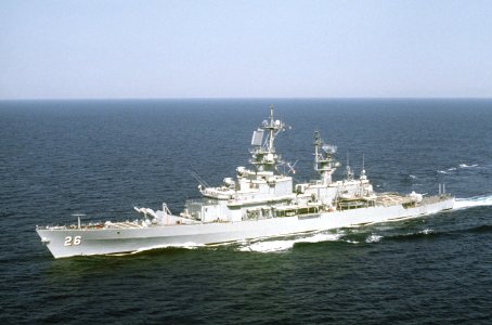 USS Belknap (CG-26) underway in the Mediterranean Sea on 21 July 1992 (6480605)