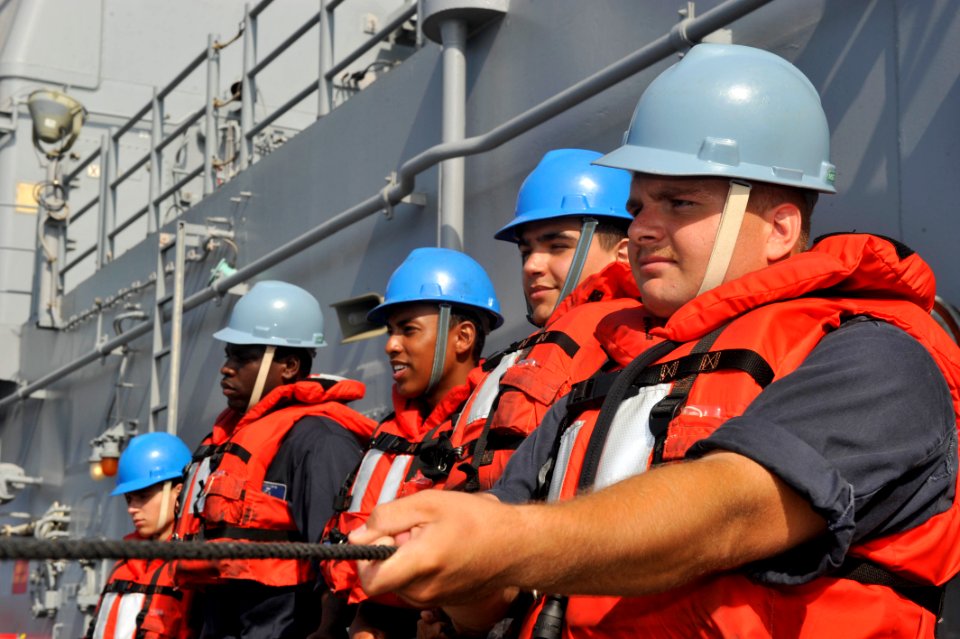 USS Bataan (LHD 5) 140510-N-AO823-007 (14175019114)