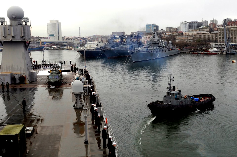USS Blue Ridge in Russia DVIDS277854