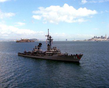 USS Benjamin Stoddert (DDG-22) underway in San Francisco Bay, California (USA), on 1 October 1981 (6378939)