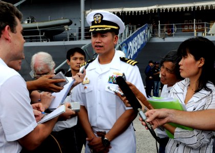 USS Blue Ridge pulls into Da Nang DVIDS222101