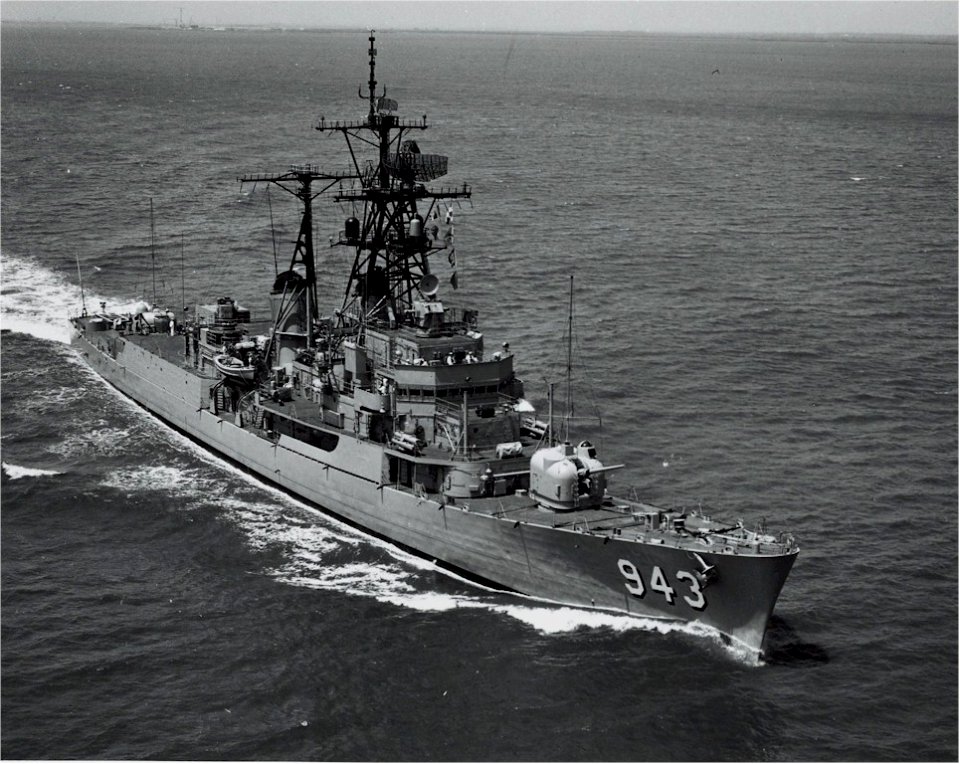 USS Blandy (DD-943) underway on the Delaware River on 18 May 1970