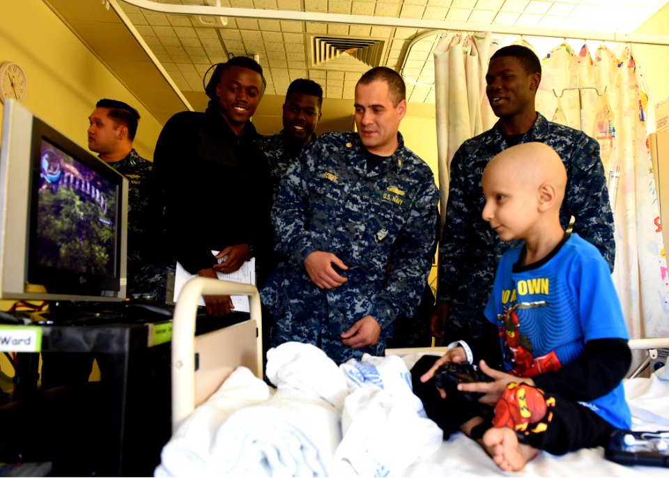 USS Blue Ridge Sailors visit children's hospital in Sydney 150709-N-NM917-007