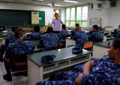 USS Blue Ridge sailors meet with South Korean high school students 140827-N-ZF693-003