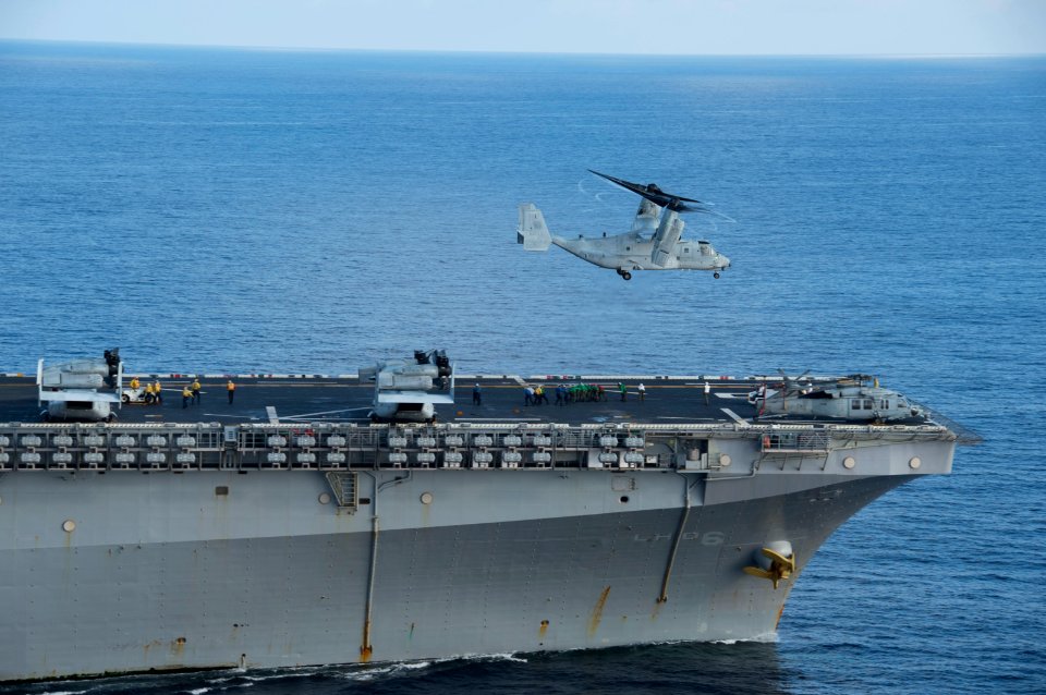 USS Bonhomme Richard conducts flight operations. (29986117213)